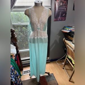 Vintage Glencraft Nightgown!